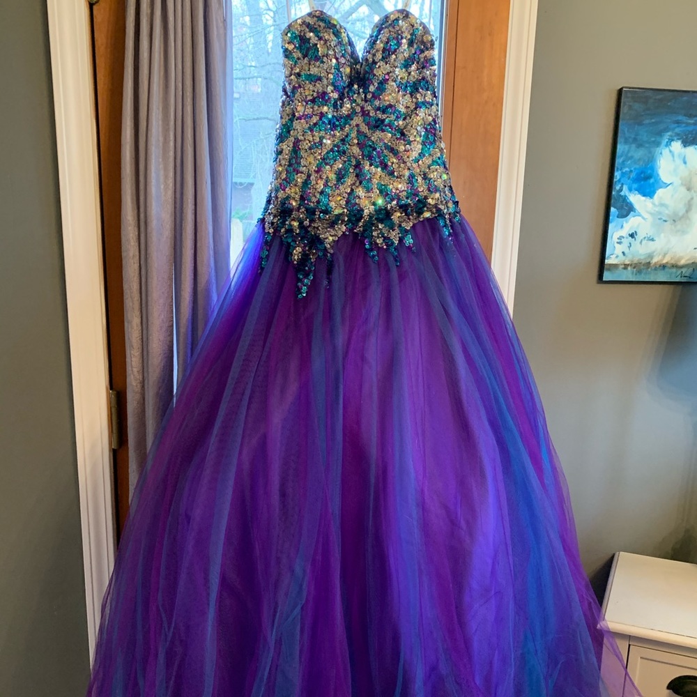 Ball gown, prom, dance, beauty pageant.